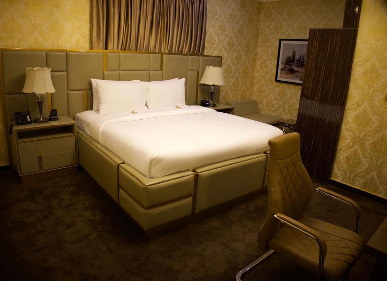 No.1 Hotel Абуджа Экстерьер фото
